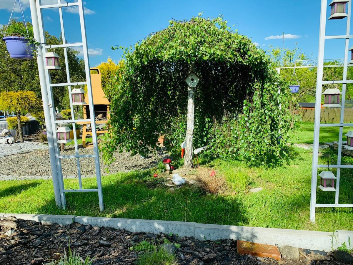 Apartament Rodzinny Z Ogrodem Cieszyn  Buitenkant foto